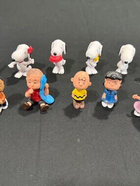 Peanuts Snoopy Charlie Brown PVC Figures Lot of 12 Joe Cool Lucy Linus Woodstock